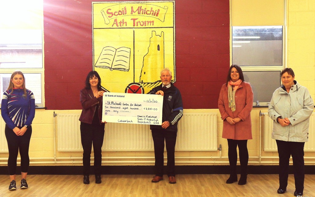 L-R – Pictured at the presentation of the cheque to St. Michael’s National School is Hannah Guy, Boardsmill Camogie Club Secretary, Bríd Gorry Principal of St. Michaels National School, TJ Reilly Chairperson of Boardsmill GAA, Caroline Loughran Vice Secretary of Boardsmill GAA and Bunty Dempsey representing Boardsmill Ladies Football Club